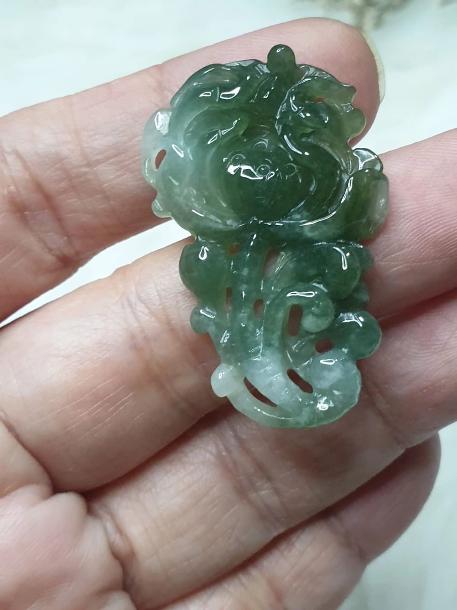 Jadeite Flower Stalk Pendant 翡翠花