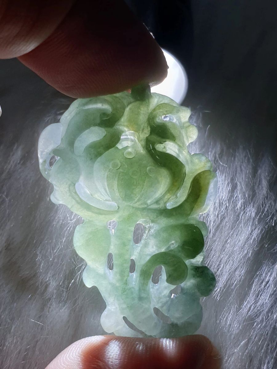 Jadeite Flower Stalk Pendant 翡翠花