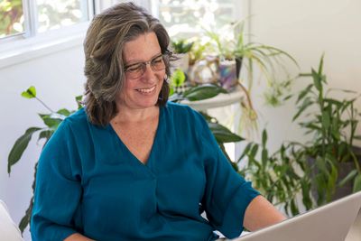 Peta Thompson online trauma counsellor to help people rediscover themselves