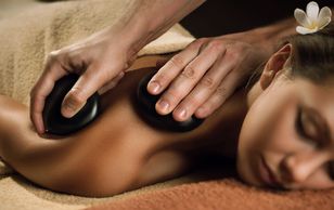 Massage détente aux pierres chaudes 