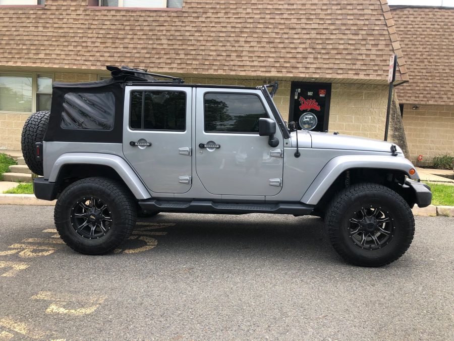 Jeep Wrangler/Gladiator window tint job 12 — Dope Tintings Pennsauken NJ