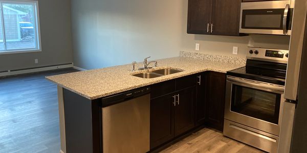 One Bedroom Apartment Kitchen in Watkins