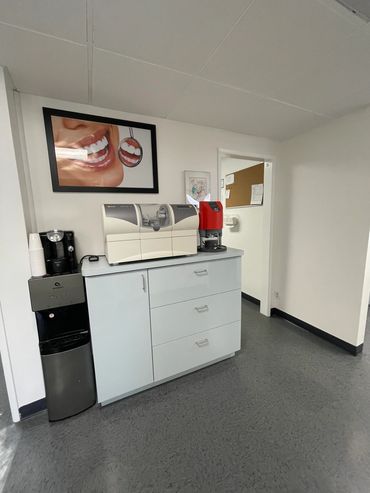 Dentist / Dental Clinic
Dentist near me
Emergency dentist
Family dentistry / General dentist
Dental 