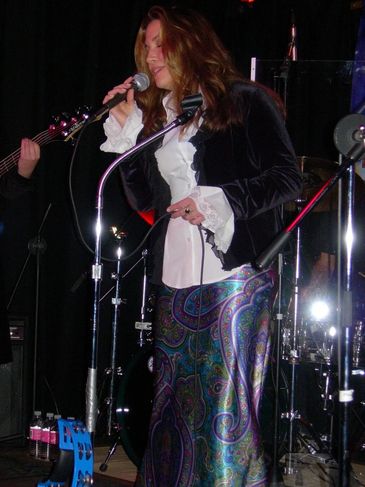 Gina Donello vocal performance in Sedona, AZ