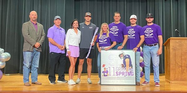 Dalton and group receiving the award