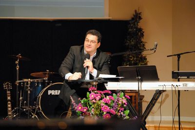 Pastor Luis Serrano