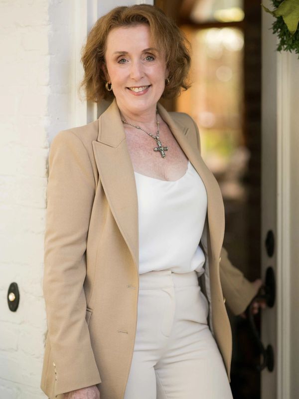 JoAnn Andrews inviting women into a gentle New Year reset with clarity and calm.