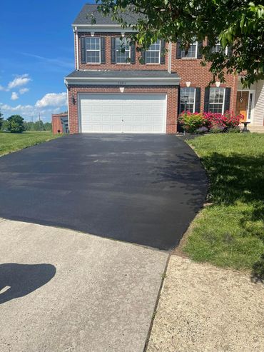 Jet black driveway sealcoating 