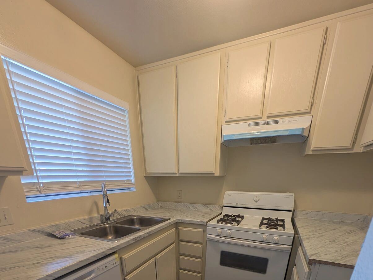 Clean rental kitchen ready for move-in in Claremont