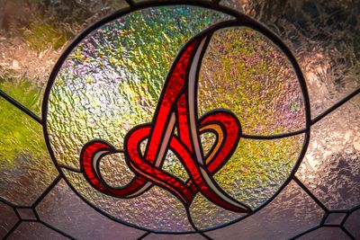 El Amador stained glass logo in The Persian Room.