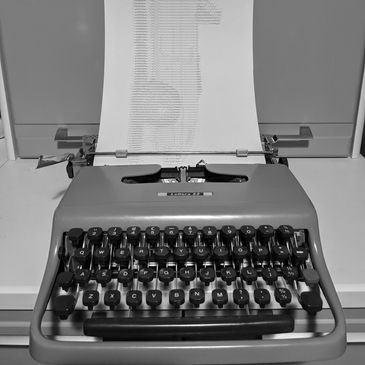 Olivetti Lettera 22 Typewriter