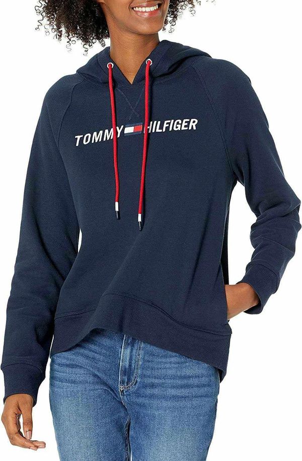 Tommy Hilfiger 
Price : 1000