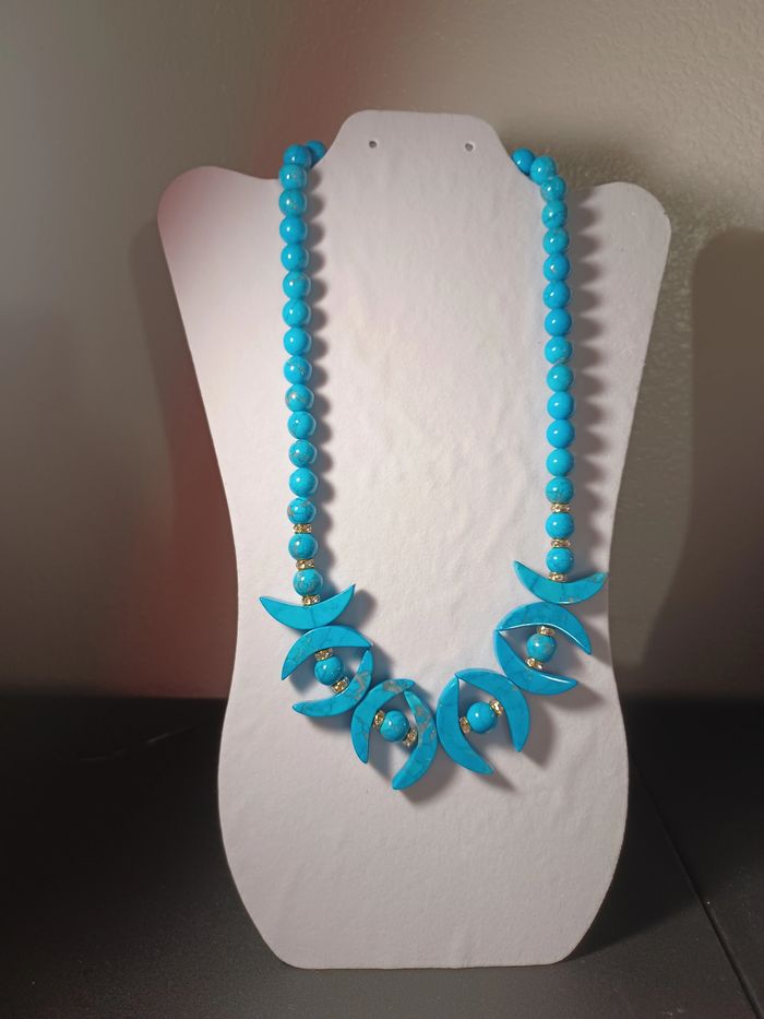 12MM Turquoise Beads, Half Moon Beads, Austrian Crystal Rondels 14kt Gold Clasp  24" Length
$875.00
