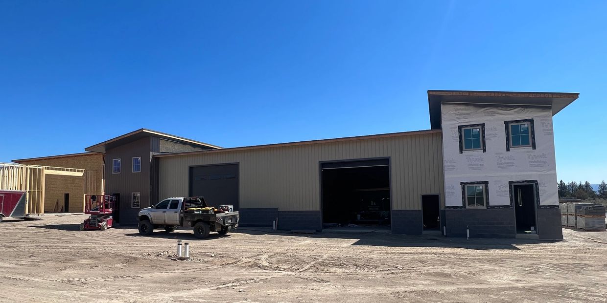 Pole barn and steel building construction in Deschutes County, Oregon.