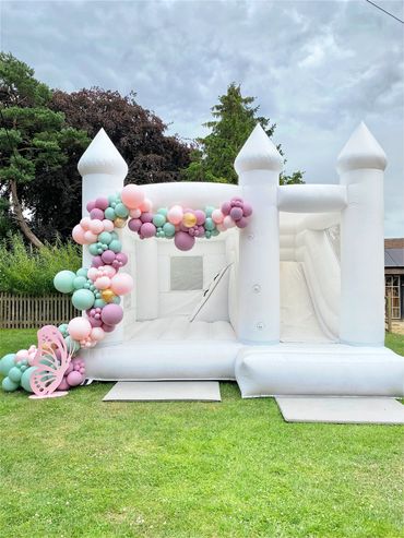 Bouncy castle East Sussex balloon arch kids party Brighton Eastbourne 