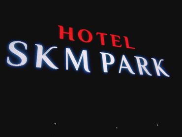 BAGAVATH SIGNS_Hotel SKM PARK_building top LED sign Nameboard manufacturer supplier in tamilnadu