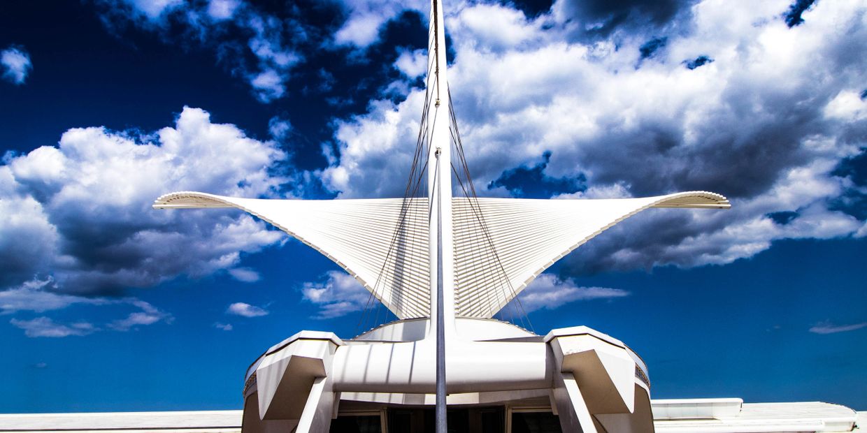 Milwaukee Art Museum; photo by Jeff Rinderle