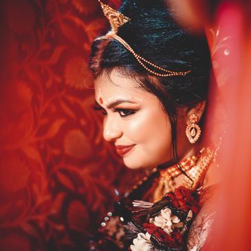 Bengali wedding bridal portrait after sindoor ceremony in Patna captured with candid wedding photography by The RedPixel.