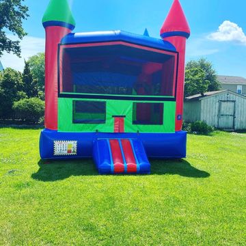 This bounce house includes a basketball hoop and two inflatable basketballs.