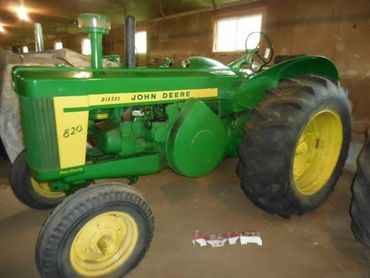 John Deere 820 Wide Front Tractor