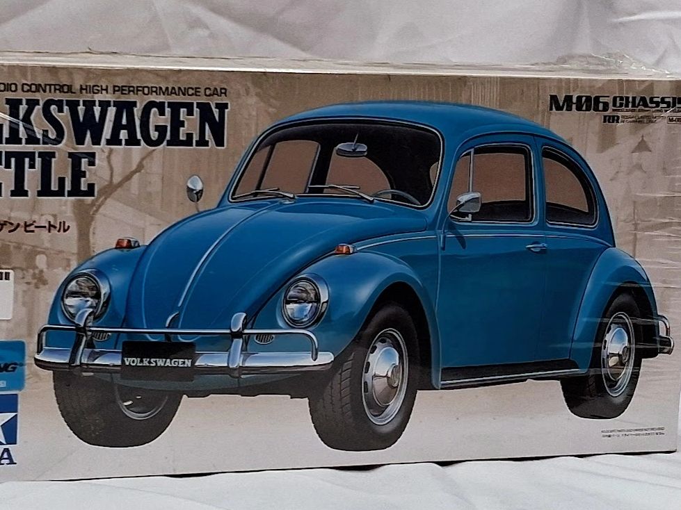 Box featuring a blue Volkswagen Beetle model car kit.