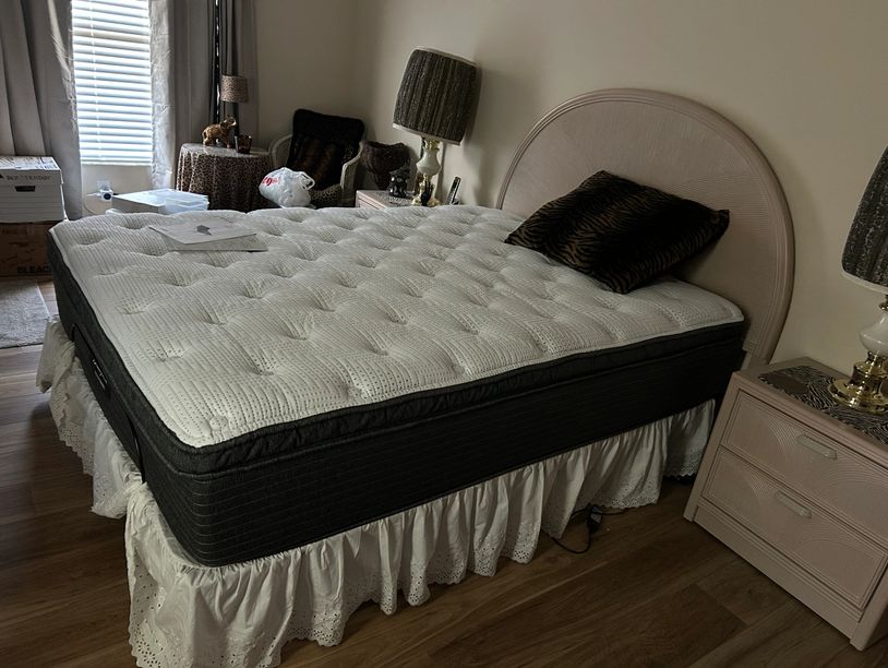 Cozy bedroom with a large mattress and soft pillows.