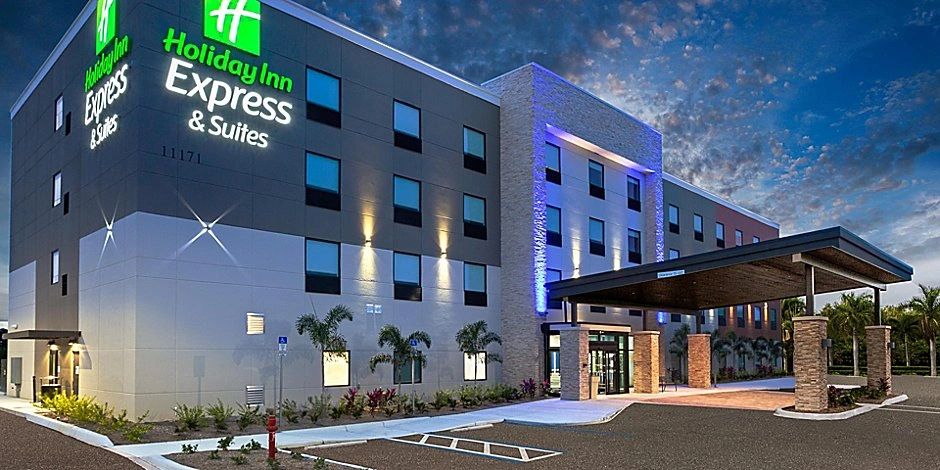 Holiday Inn Express and Suites Fort Myers Beach-Sanibel Gateway