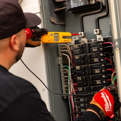 Testing for voltage in single phase panel