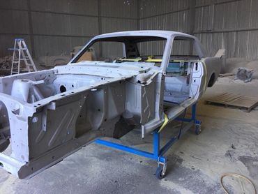 Sand blasting Mustang 