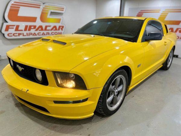 2005 Ford Mustang GT Premium's photo
