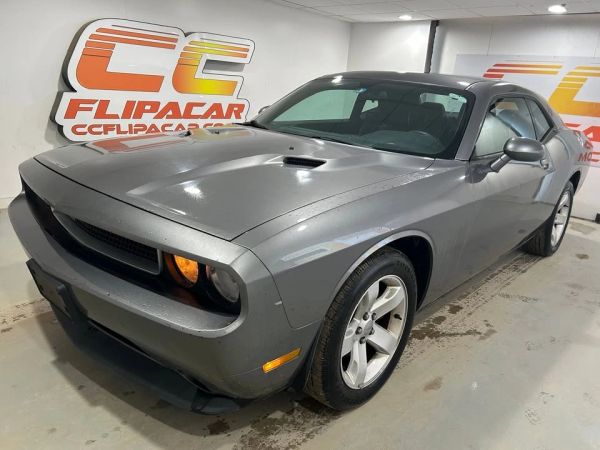 2011 Dodge Challenger SE's photo