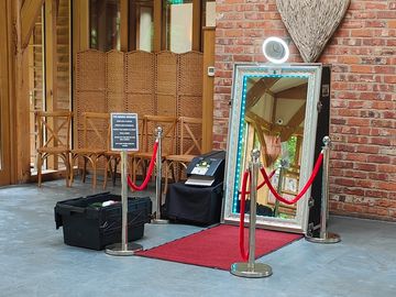 MAGIC MIRROR PHOTO BOOTH THE OAK TREE AT PEOVER