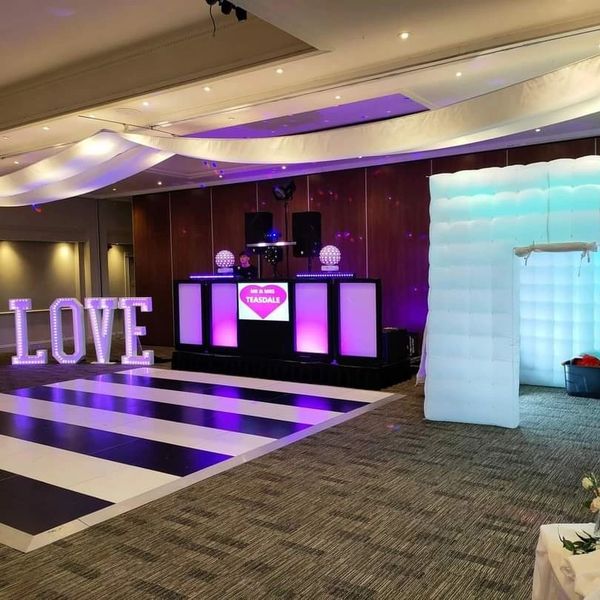 Warrington dj and photo booth wedding package nice