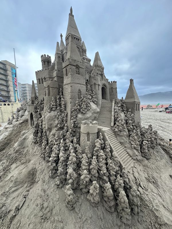 Sand Fest Sea side Oregon 2025 scotty Dodson and terii sandcastle Hugh sandcastle 45 tons of sand