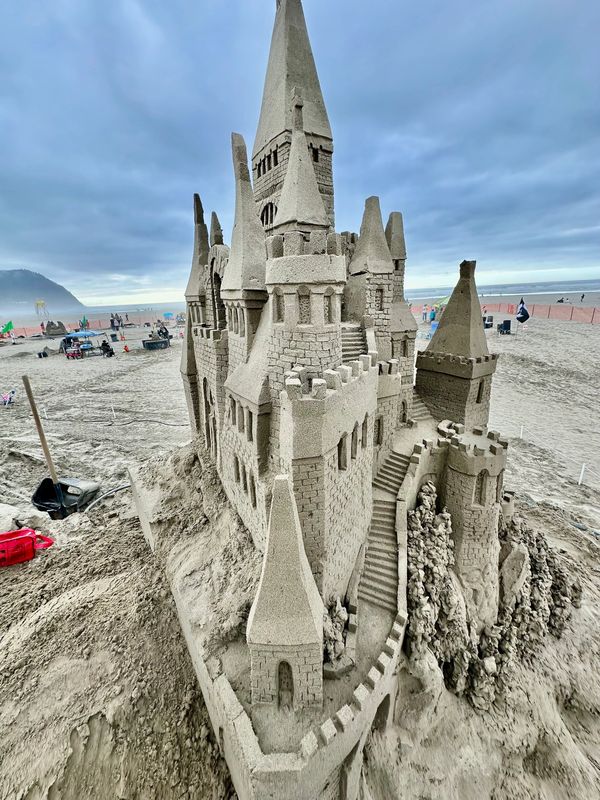 Sand Fest Sea side Oregon 2025 scotty Dodson and terii sandcastle Hugh sandcastle 45 tons of sand