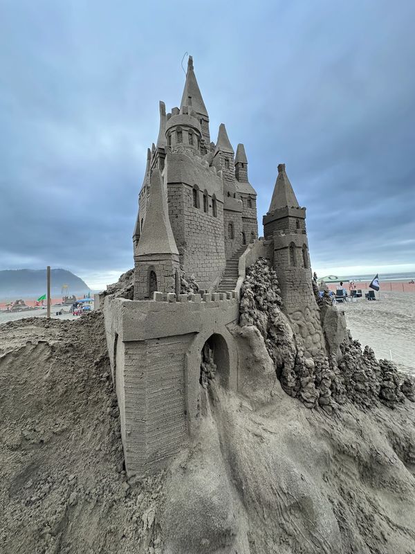 Sand Fest Sea side Oregon 2025 scotty Dodson and terii sandcastle Hugh sandcastle 45 tons of sand