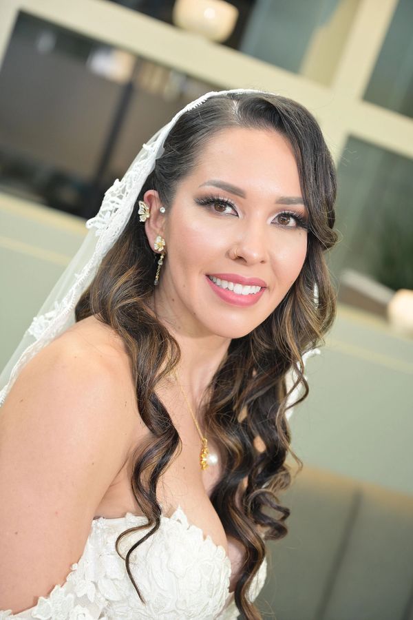 Elegant and classy Bride