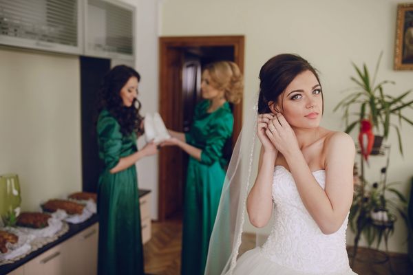 Bride is getting ready 