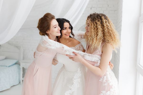 Bride & her bridesmaids 