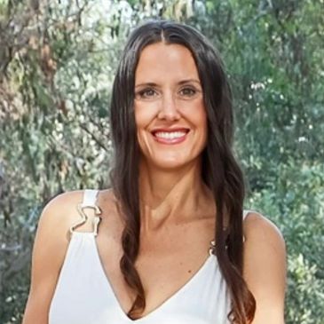 Amberly Blevins, Certified Nutrition Coach focusing on nutrition guidance, personalized coaching, wellness support