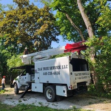 boom truck for t&k tree service