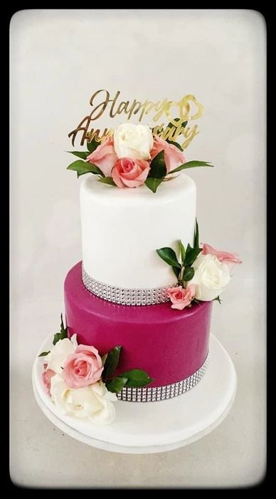 customized anniversary cake