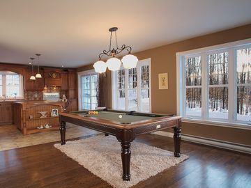 La Condo Colonial Pool Table by Canada Billiard