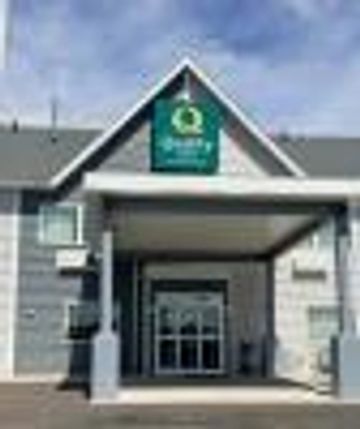 Exterior entrance of a Quality Inn hotel.
