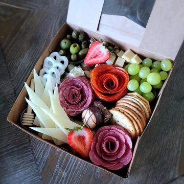 Charcuterie Box Medium (8x8) or XM Box (9x9)