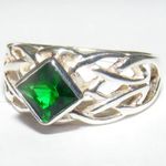NA Celtic Ring w/Green Crystal