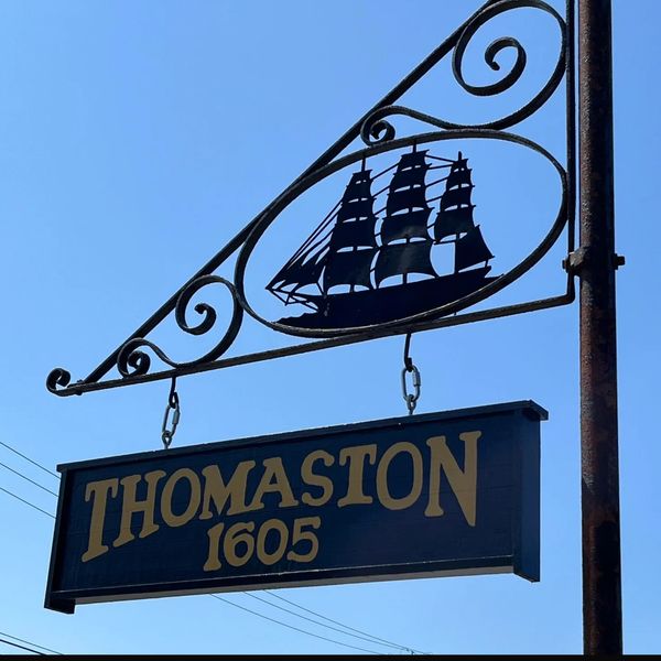 Sign for Thomaston with a sailing ship silhouette, dated 1605.