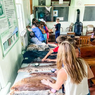 School children learning about Pa in the Discovery Center.