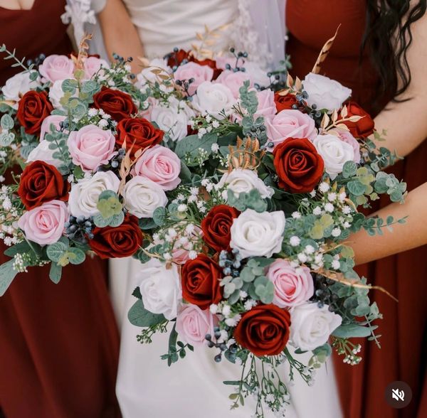 Bouquets, faux flowers 