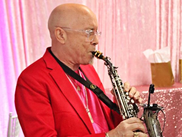 Premier Wedding Saxophonist uses the soprano saxophone and alto saxophone